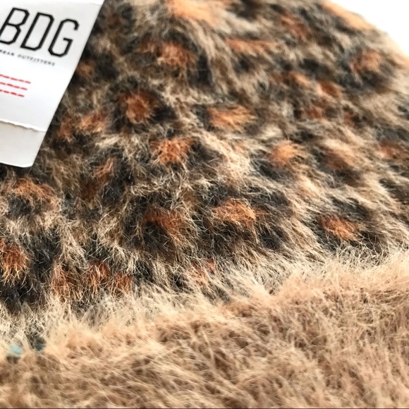 🔥FINAL PRICE SALE🔥
BDG Urban Outfitters leopard beanie - Picture 3 of 10